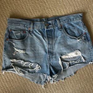 Levi’s distressed cutoff shorts - size 32